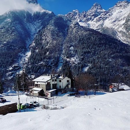 Sasso Nero Hotel Chiesa in Valmalenco Luaran gambar