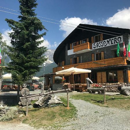 Sasso Nero Hotel Chiesa in Valmalenco Luaran gambar