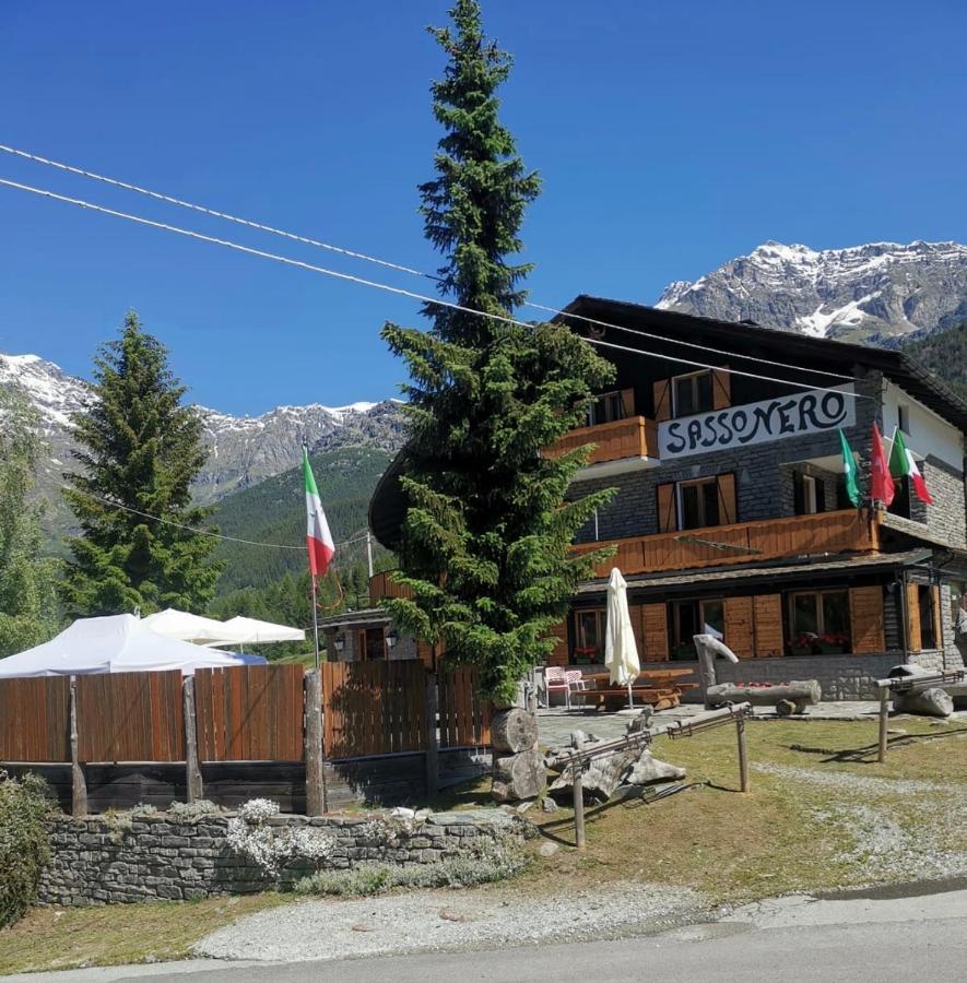 Sasso Nero Hotel Chiesa in Valmalenco Luaran gambar