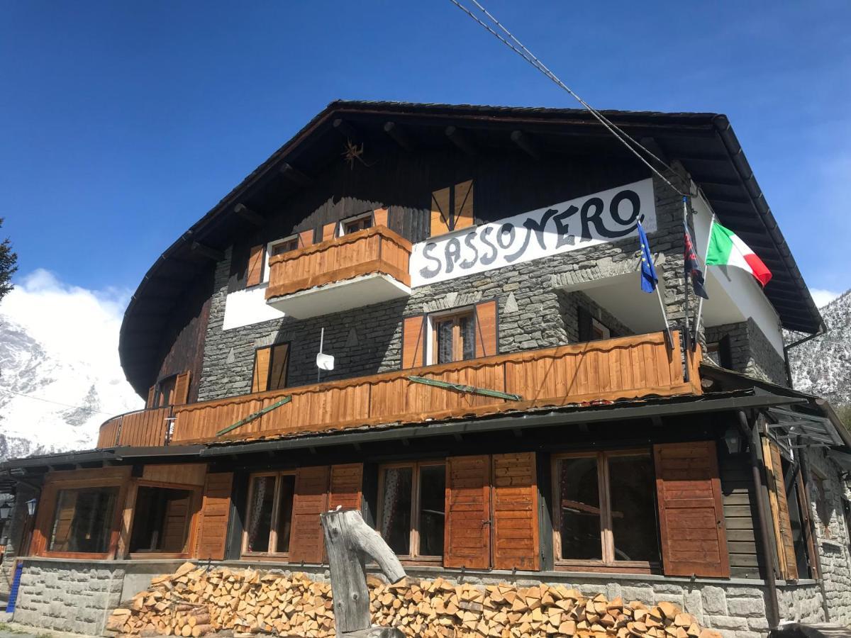 Sasso Nero Hotel Chiesa in Valmalenco Luaran gambar