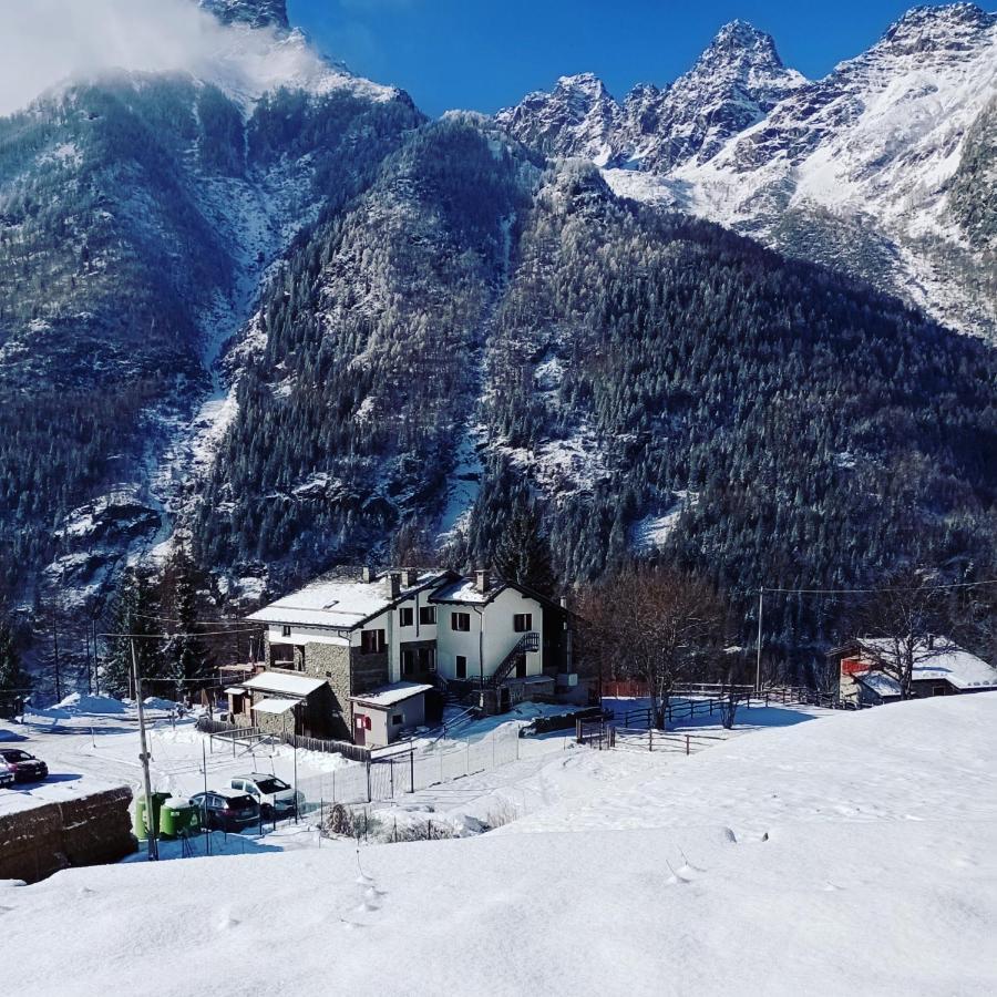 Sasso Nero Hotel Chiesa in Valmalenco Luaran gambar