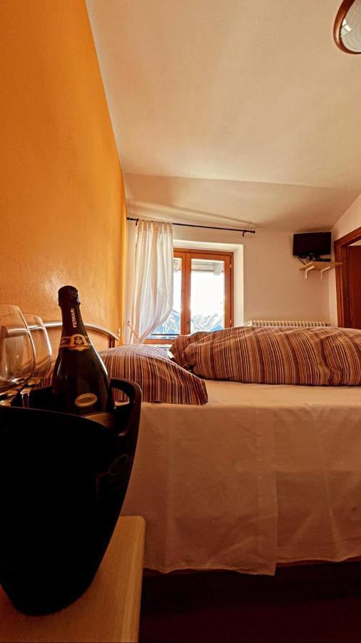 Sasso Nero Hotel Chiesa in Valmalenco Luaran gambar