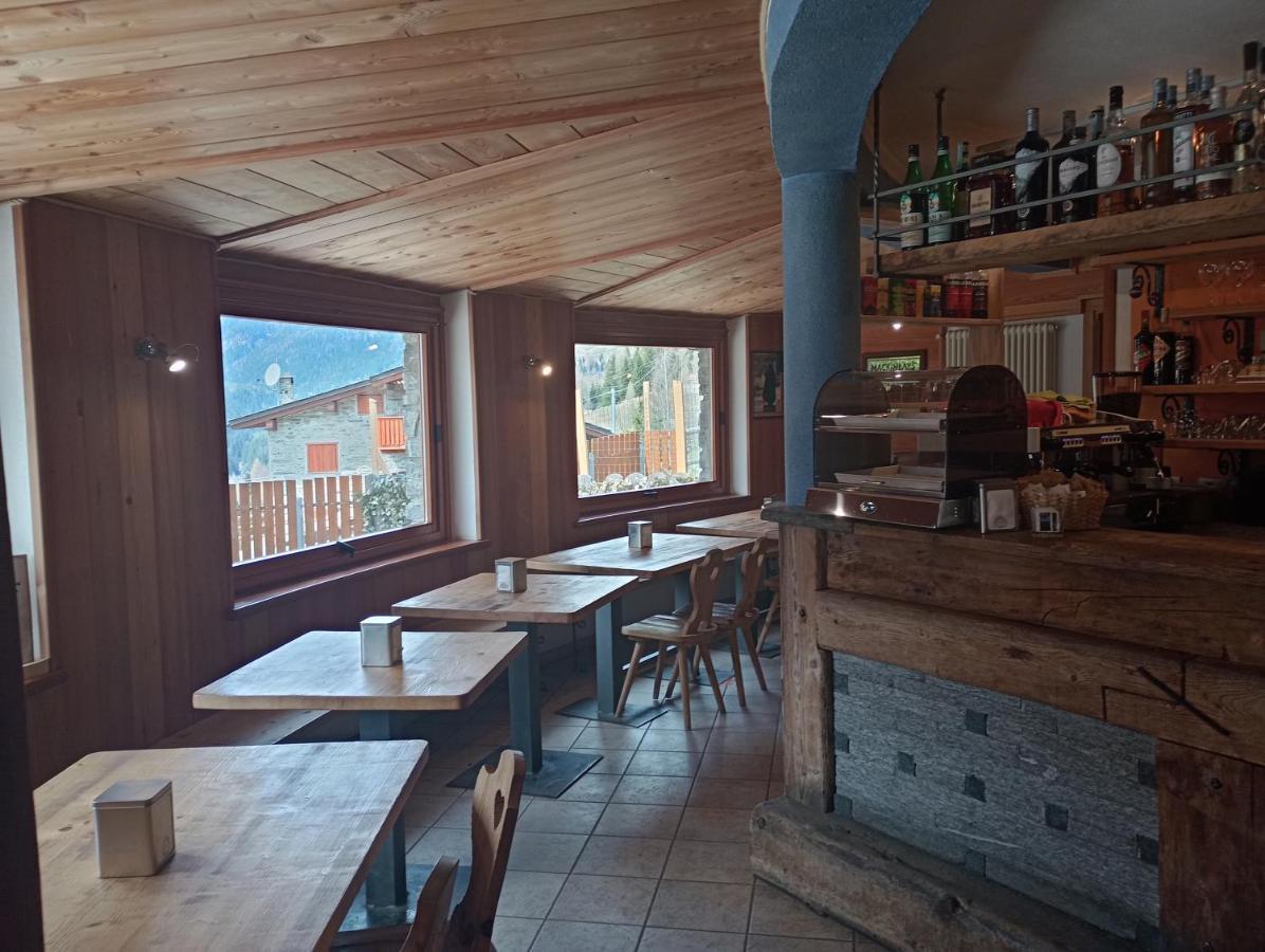 Sasso Nero Hotel Chiesa in Valmalenco Luaran gambar