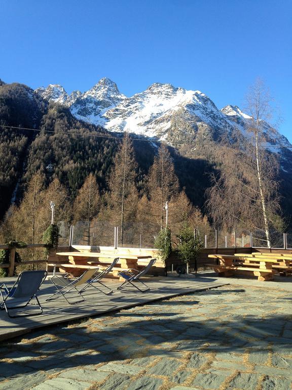 Sasso Nero Hotel Chiesa in Valmalenco Luaran gambar