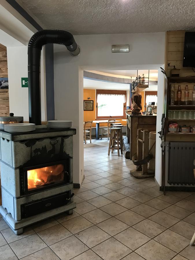 Sasso Nero Hotel Chiesa in Valmalenco Luaran gambar
