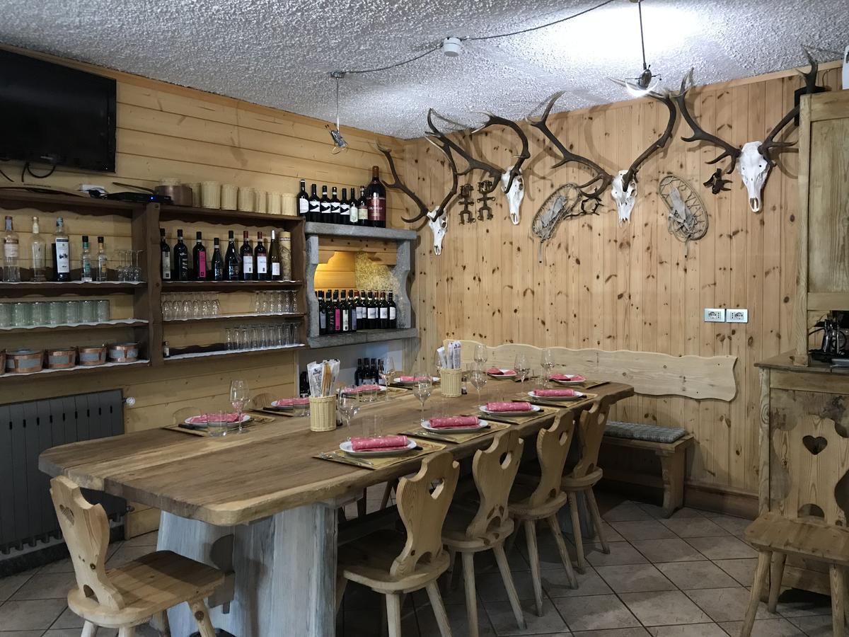 Sasso Nero Hotel Chiesa in Valmalenco Luaran gambar